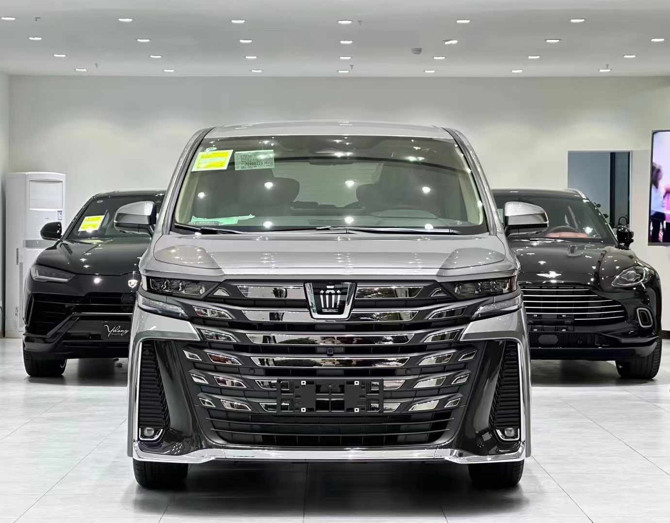 威尔法 全部在售 2025款 2024款 2023款 2021款 2020款 2019款皇冠威尔法实拍图片解析 2024款威尔法皇冠价格