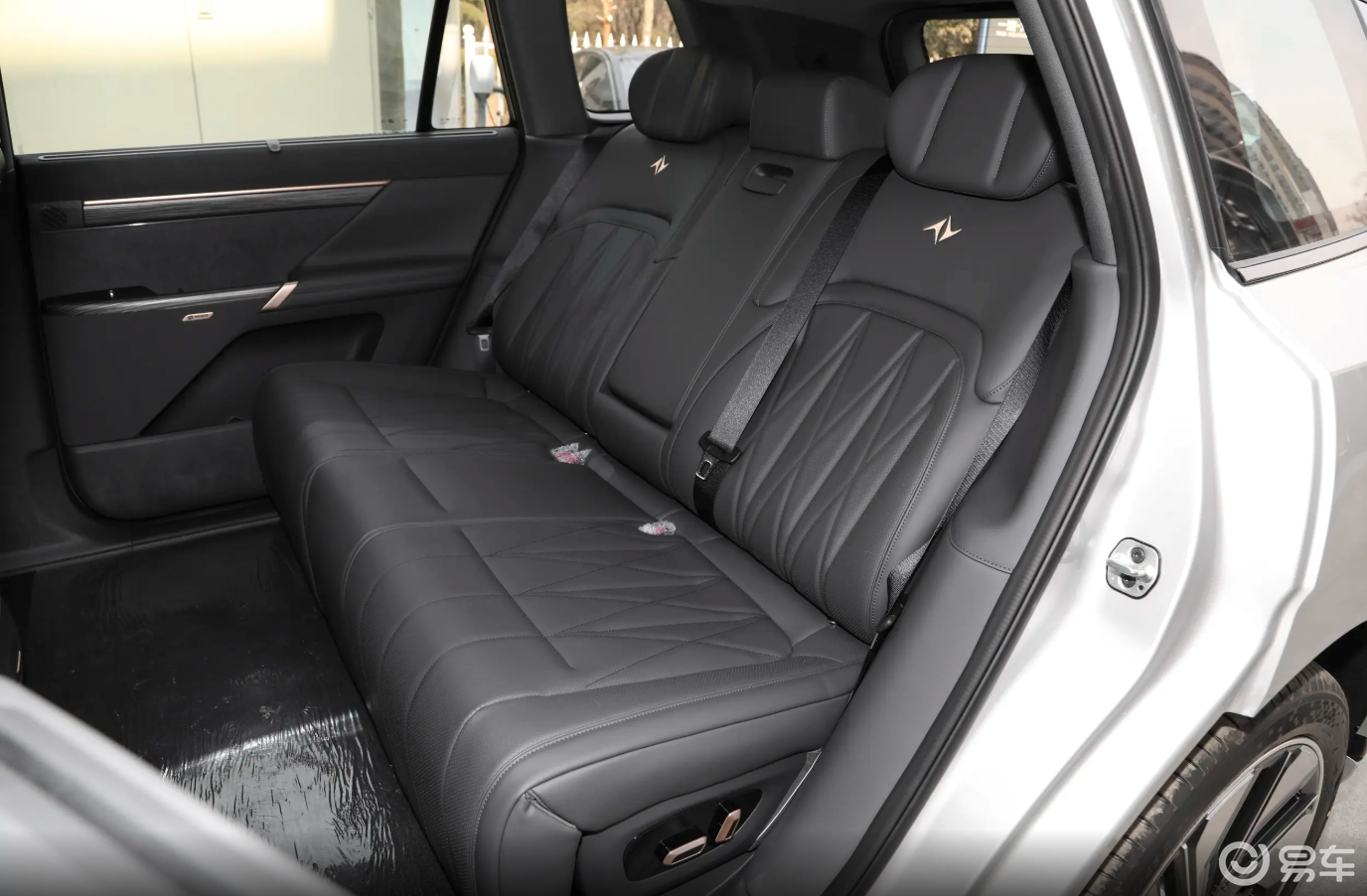 买六座长续航SUV,零跑C16和eπ008谁才是优选?