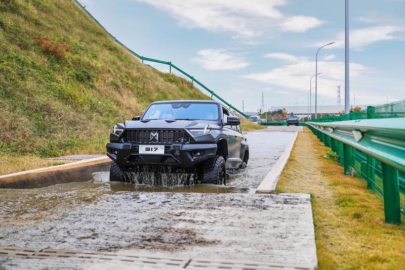 从中国车谷走向世界 猛士917引领东方豪华电动越野新高度