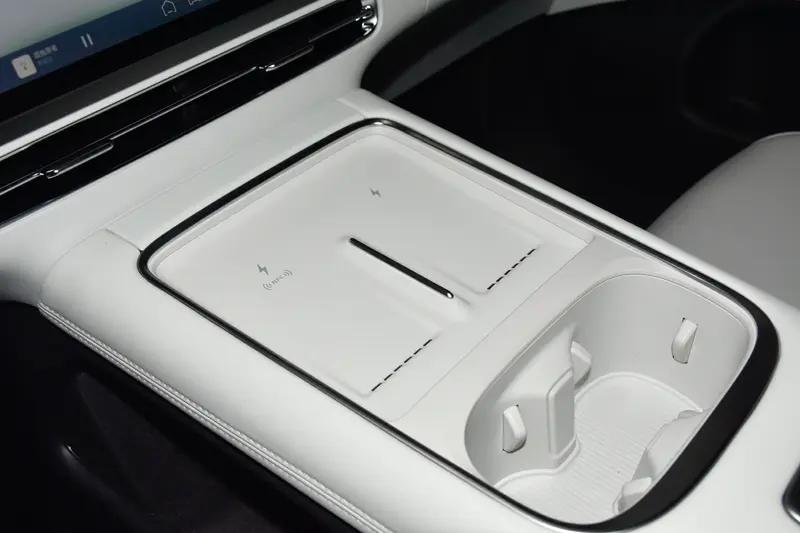 2025款小鹏G6上市7分钟大定突破5000台 售17.68万元起