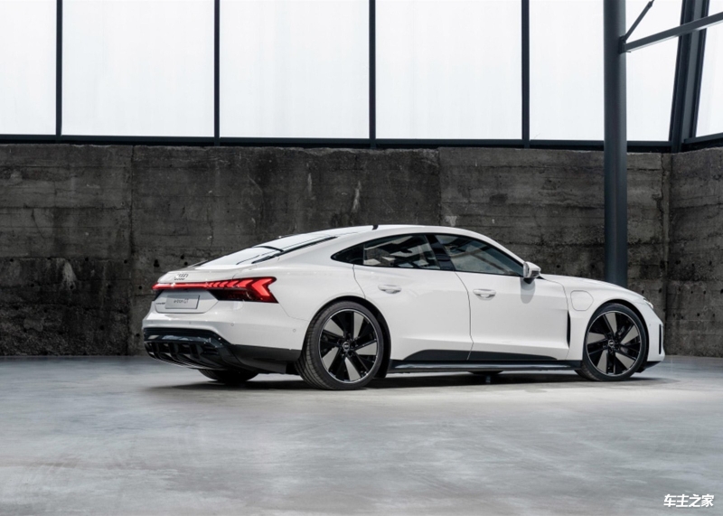 奥迪e-tron GT 全部在售 2023款成都奥迪e-tron GT最低59.99万起售 优惠高达39.99万