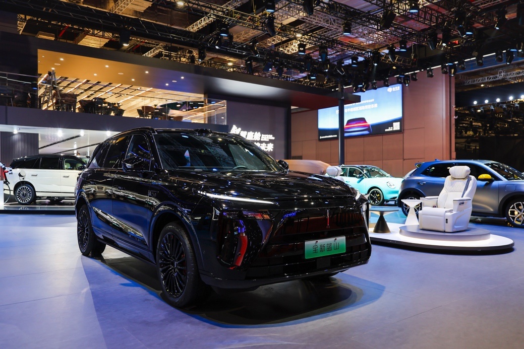 为用户而变!魏牌全新“双山”登陆2025上海国际车展