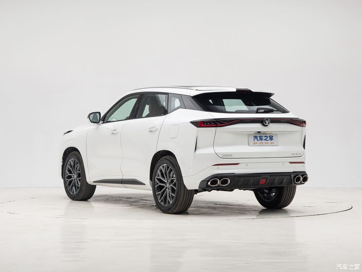 2025款长安UNI-Z上市 综合优惠后8.09万起 搭500Bar新蓝鲸发动机