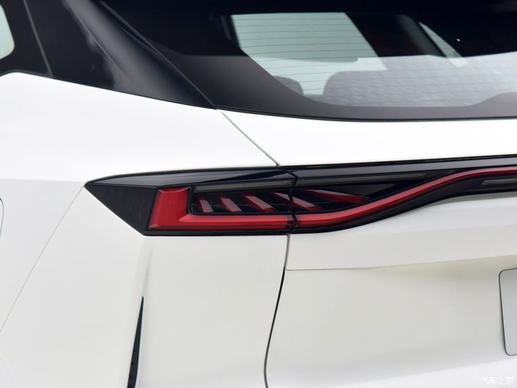 2025款长安UNI-Z上市 综合优惠后8.09万起 搭500Bar新蓝鲸发动机