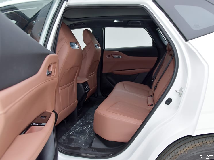 2025款长安UNI-Z上市 综合优惠后8.09万起 搭500Bar新蓝鲸发动机