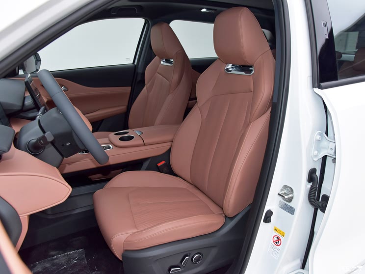 2025款长安UNI-Z上市 综合优惠后8.09万起 搭500Bar新蓝鲸发动机