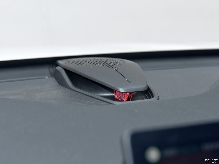 2025款长安UNI-Z上市 综合优惠后8.09万起 搭500Bar新蓝鲸发动机