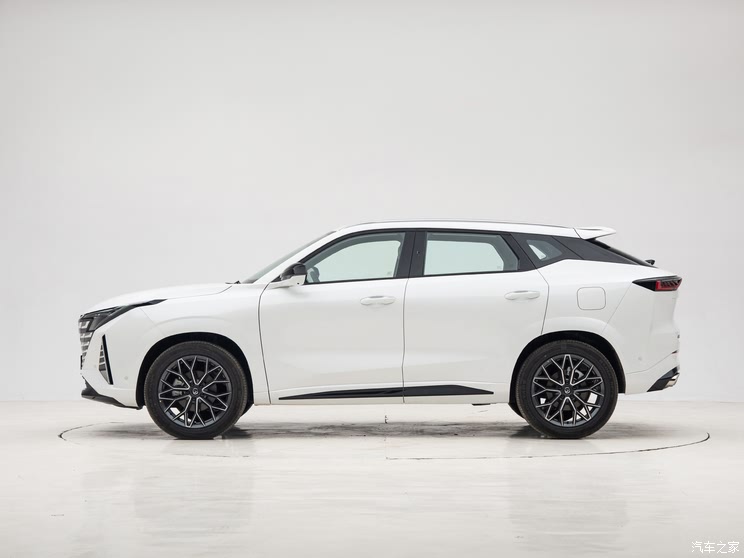 2025款长安UNI-Z上市 综合优惠后8.09万起 搭500Bar新蓝鲸发动机