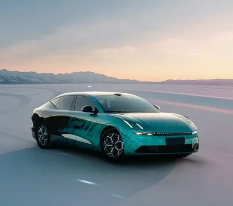 中大型插混轿车赛道再添猛将，领克10 EM-P靠什么突围？