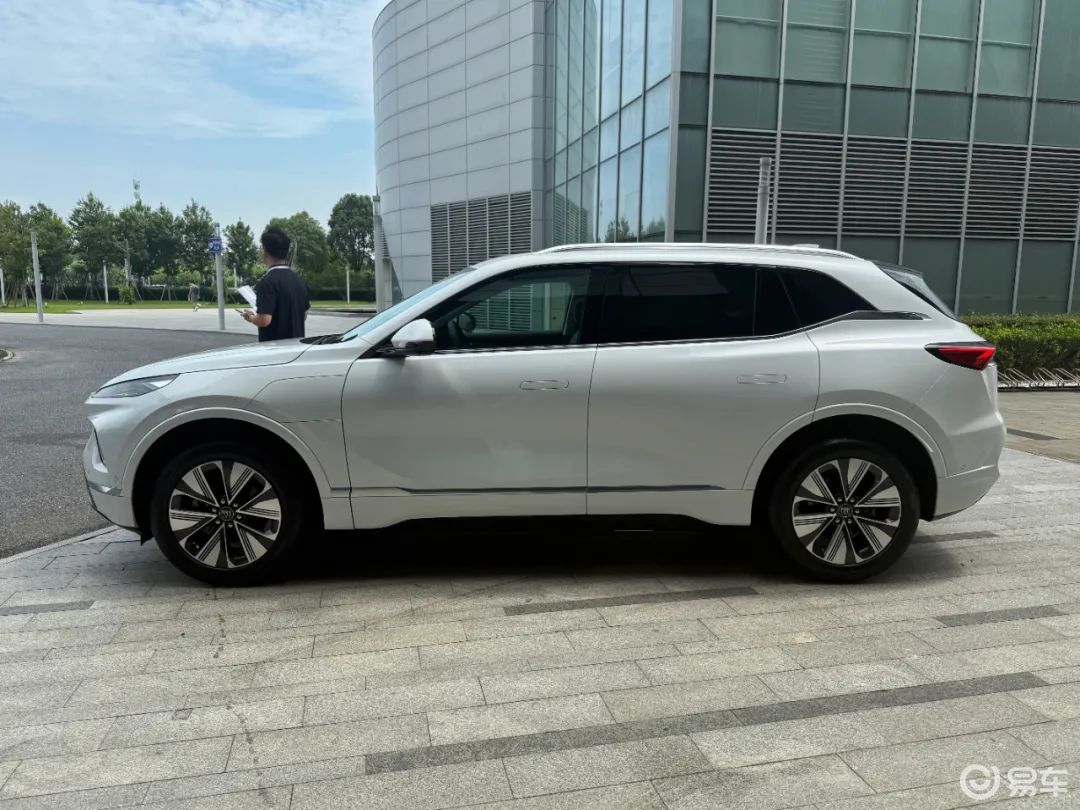 新别克纯电E5,一口价售14.99万起