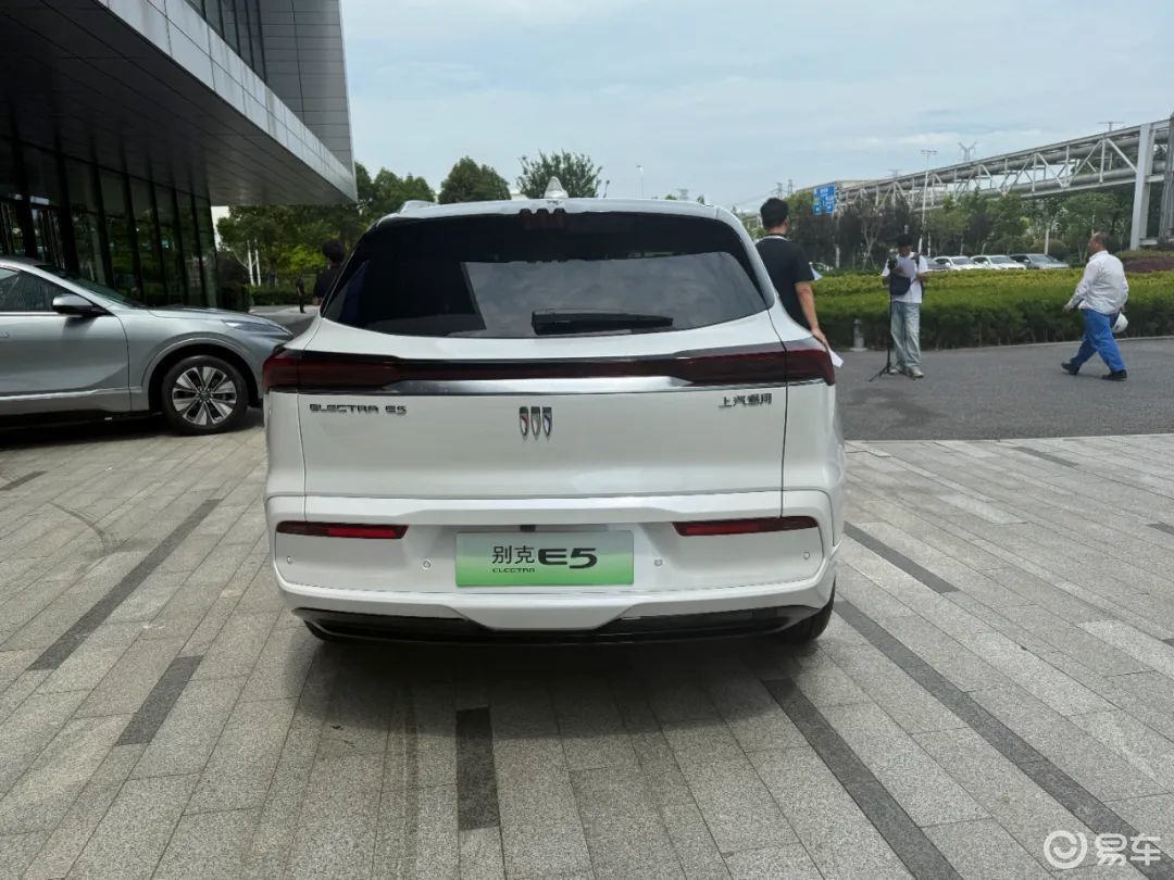 新别克纯电E5,一口价售14.99万起