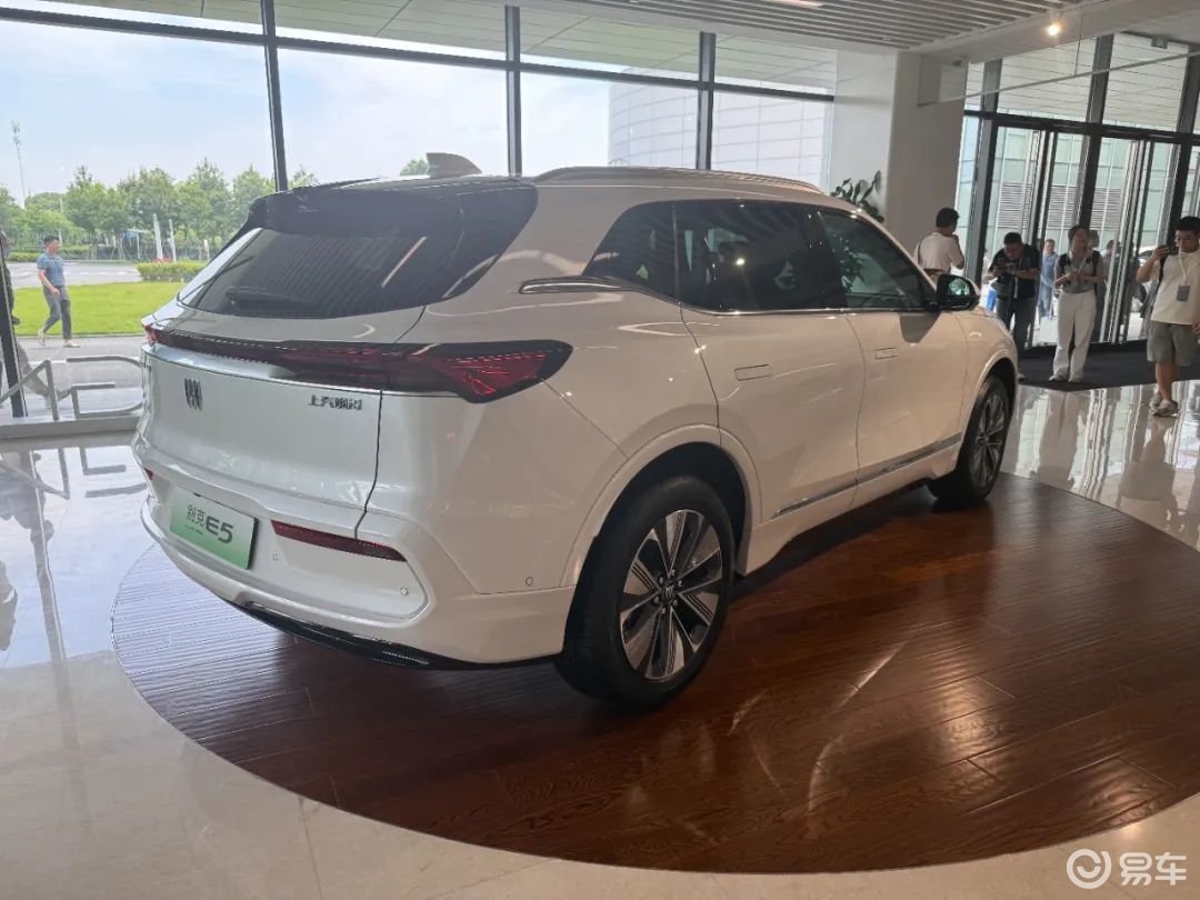 新别克纯电E5,一口价售14.99万起