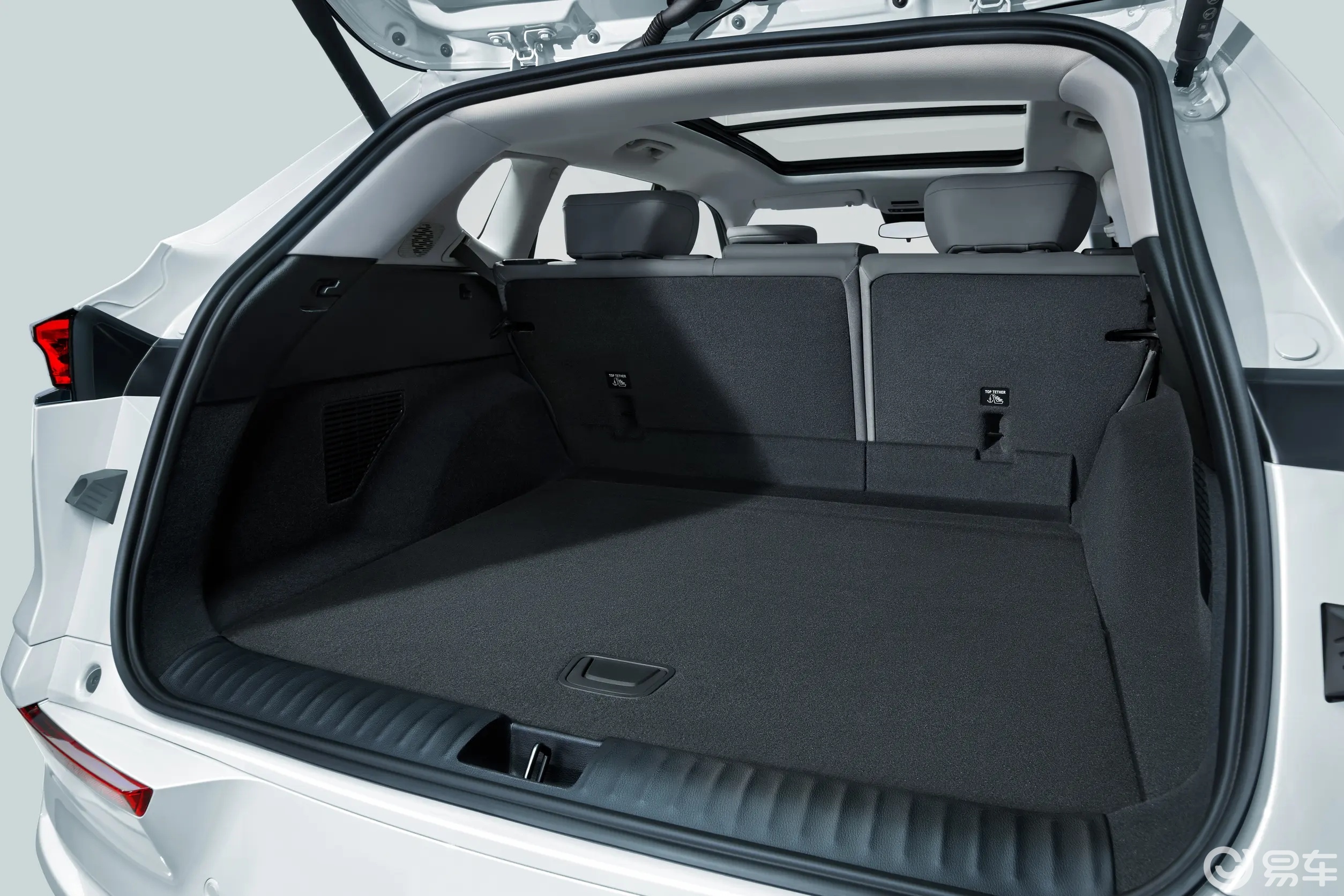 中大型SUV才14.99万,30英寸大屏幕+7.7s破百