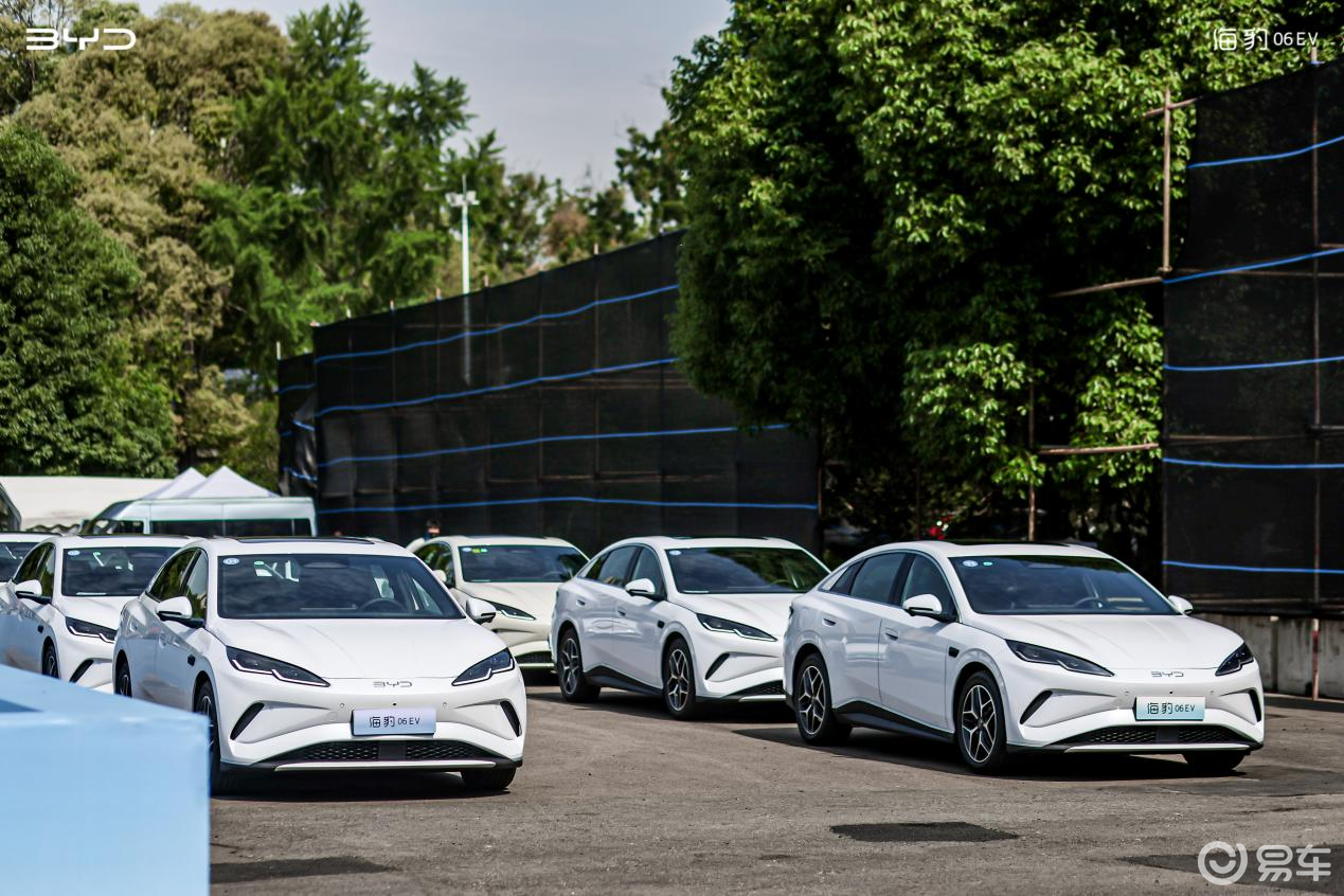 家用轿跑新选择,比亚迪海豹06EV首试,操控灵动。