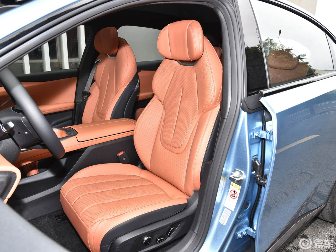 深蓝L07对比星耀8:想要的智能、舒适、实用,谁能满足?