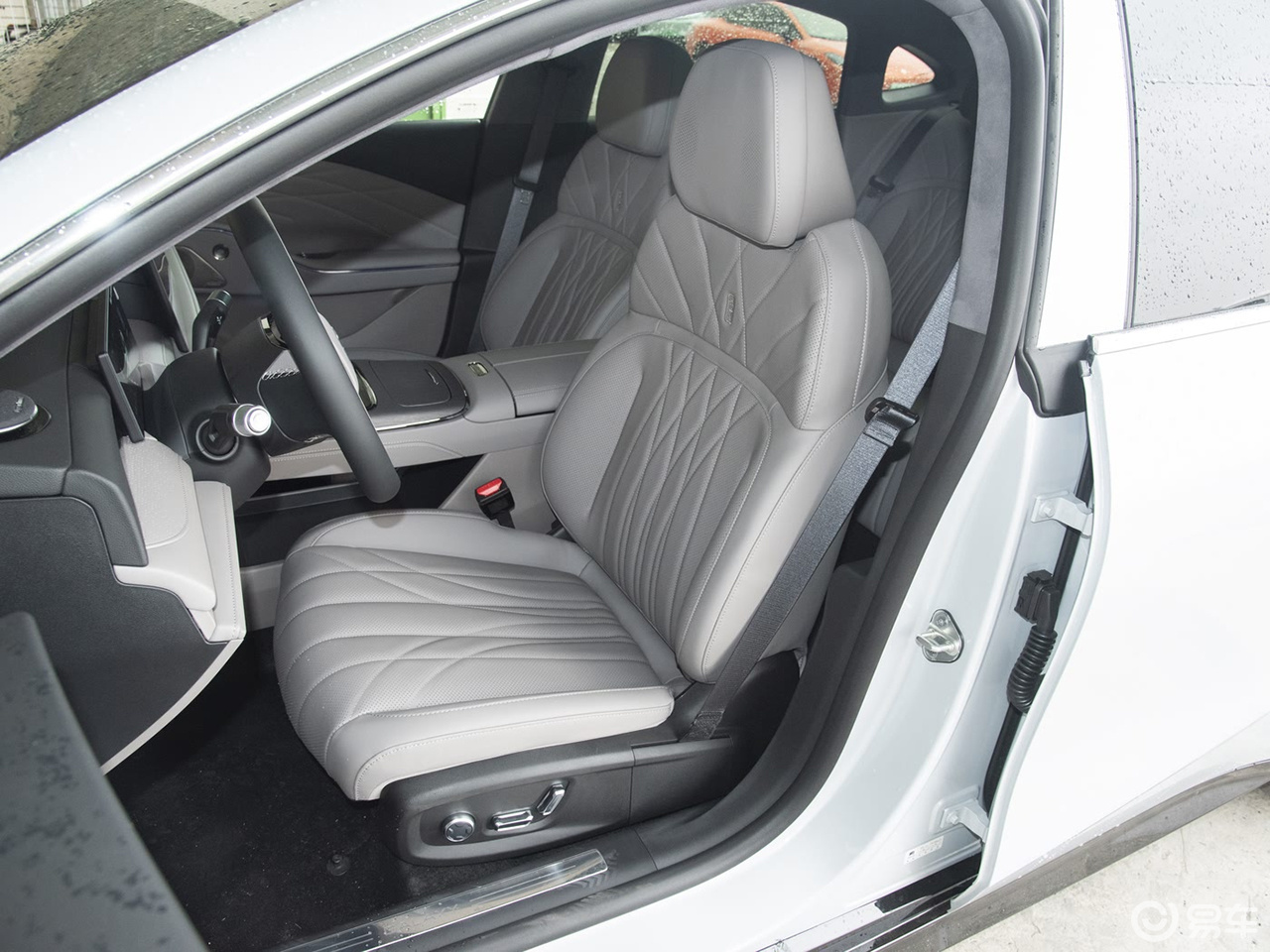 深蓝L07对比星耀8:想要的智能、舒适、实用,谁能满足?