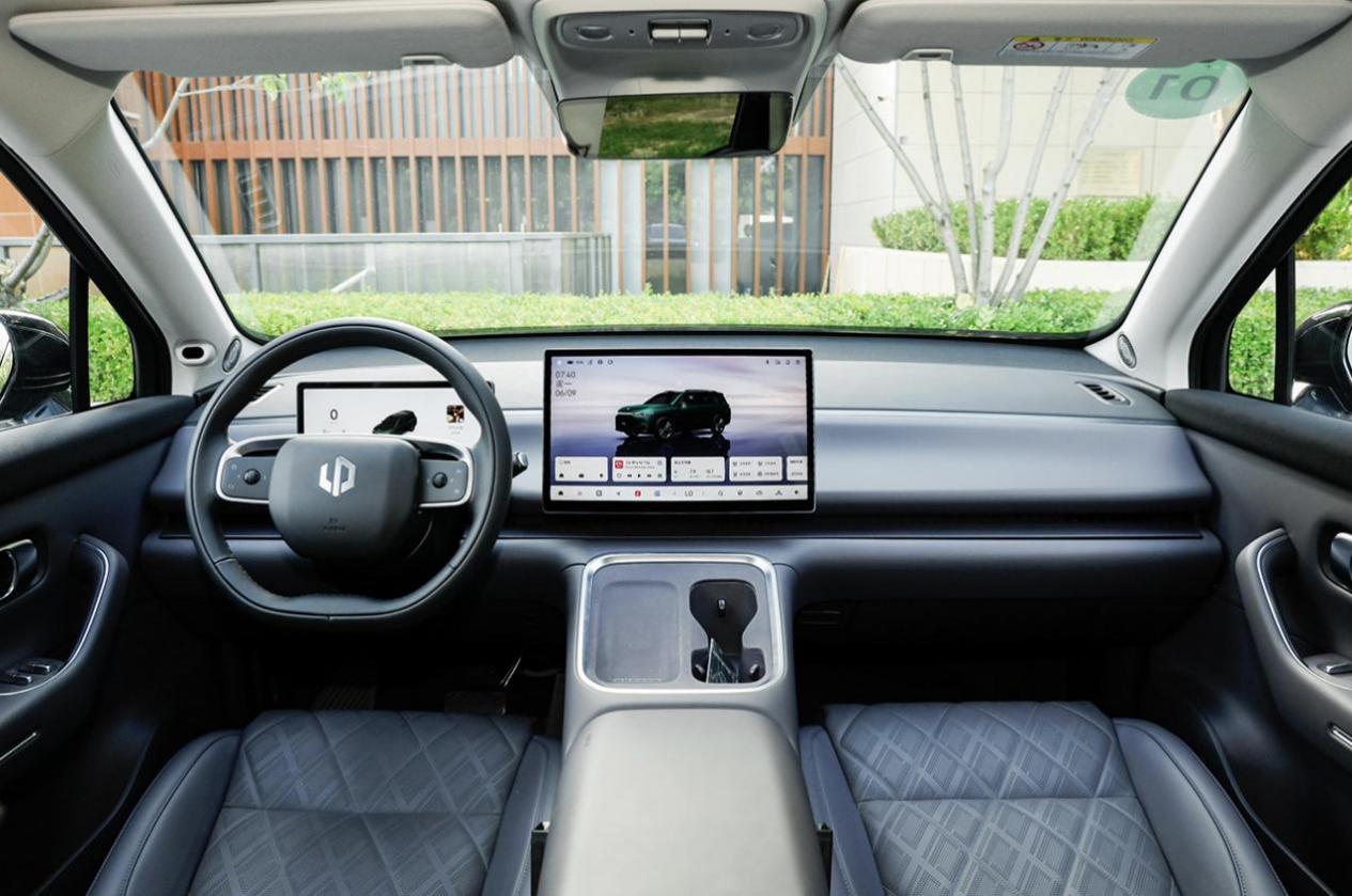 零跑C16对比理想L6海狮07 DM-i谁更值