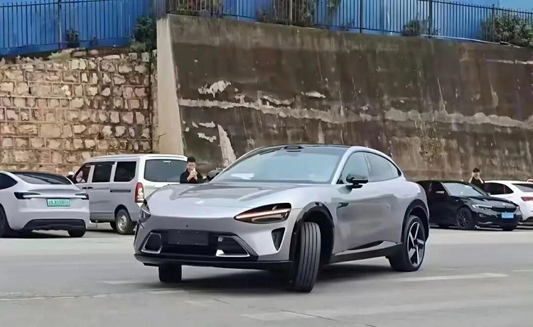 小米YU7使用面条轮胎？245mm是最优选择