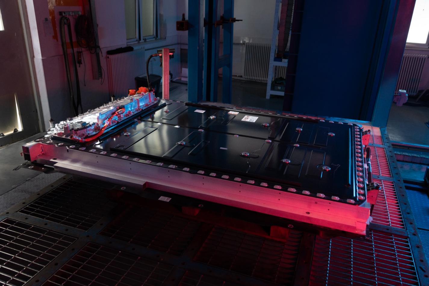 一汽奥迪Q6L e-tron尽显全域安全实力三重炼狱挑战