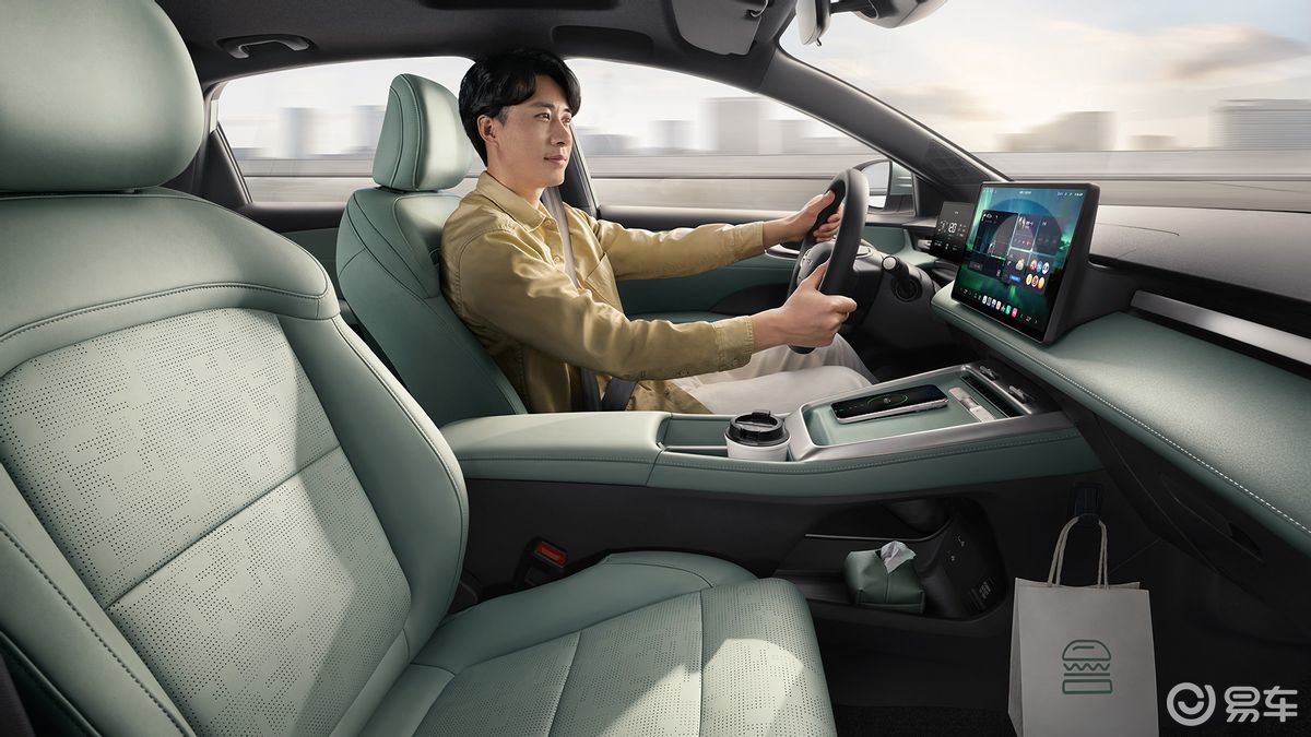 9万入手纯电家轿 零跑B01对比荣威D6 谁更值得买?