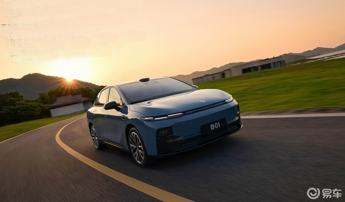 9万入手纯电家轿 零跑B01对比荣威D6 谁更值得买?