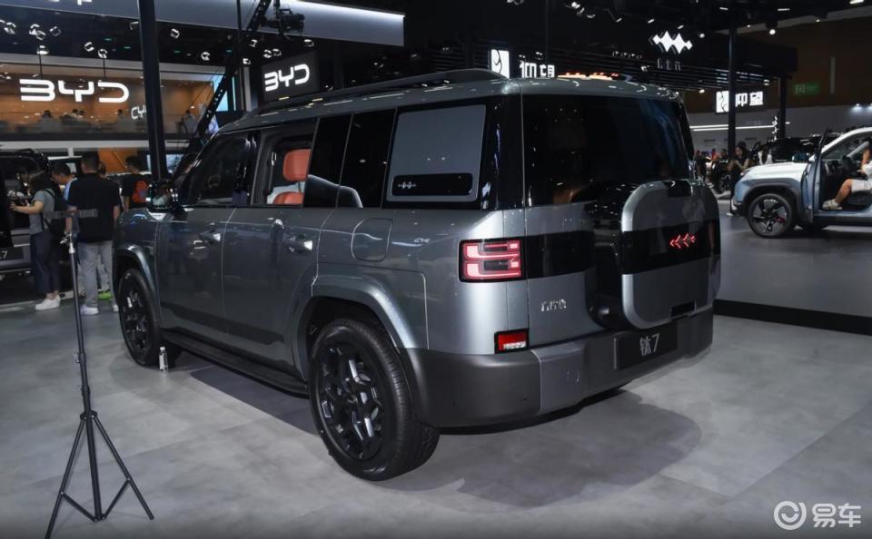 户外探险不将就!深蓝G318对比钛7,哪款车值得买?