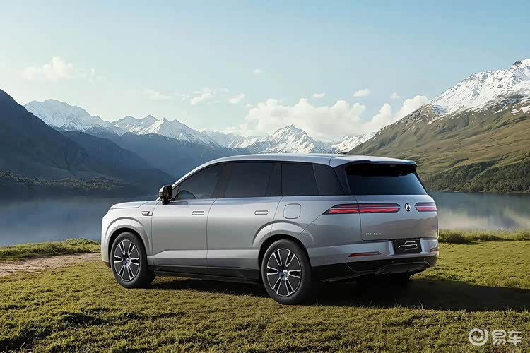 腾势 N8L 带云辇 A + 激光雷达，让同级集体沉默