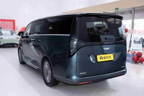 空间大了，科技强了，MPV也敢玩高端了